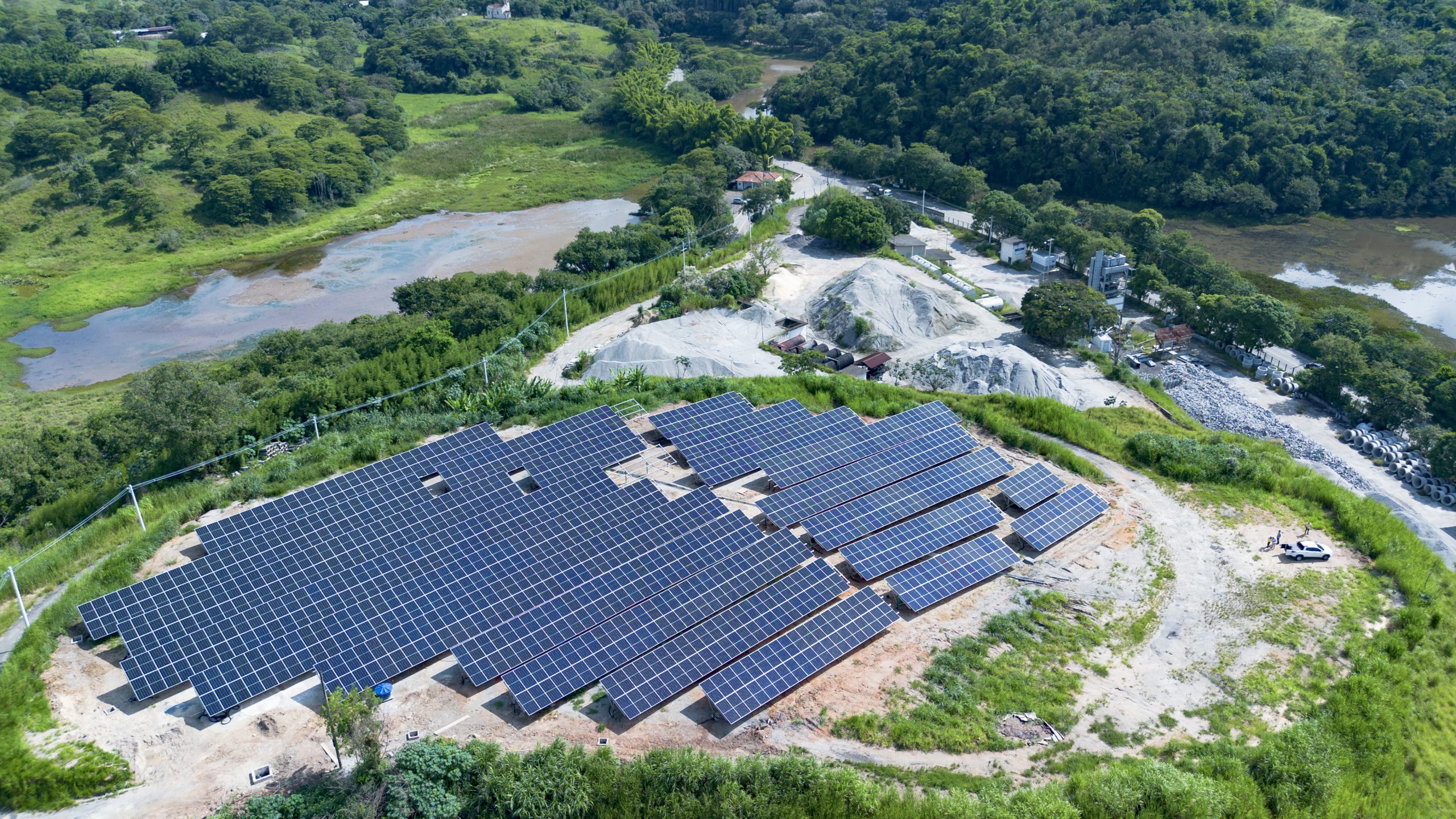 Usina solar do DER-RJ entra em operação no próximo mês em Piraí