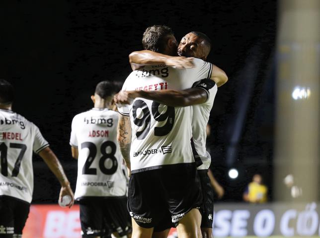 Que sufoco! Nos pênaltis, Vasco avança na Copa do Brasil