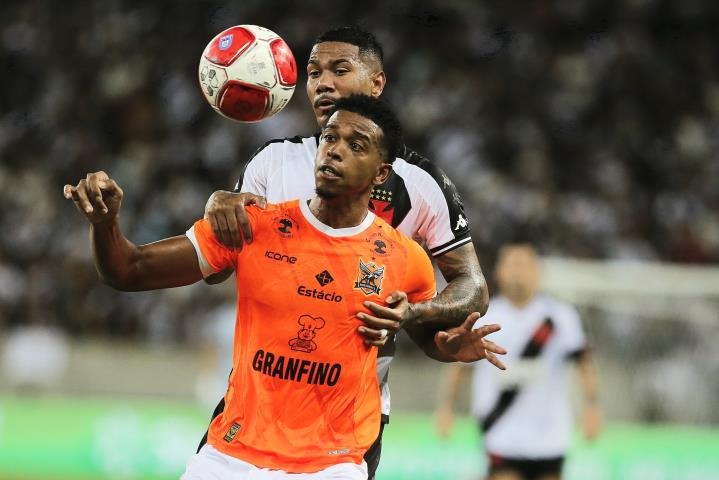 Vasco sofre para empatar com o Nova Iguaçu na partida de ida da semifinal do Carioca