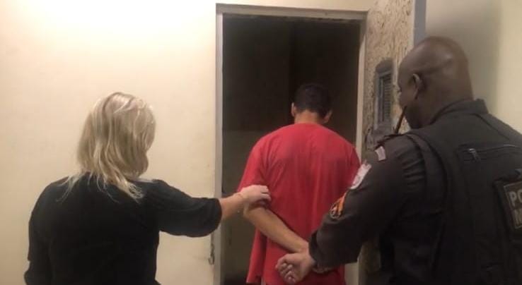 Homem é preso após ameaçar ex-companheira e filho de 10 anos em Barra do Piraí
