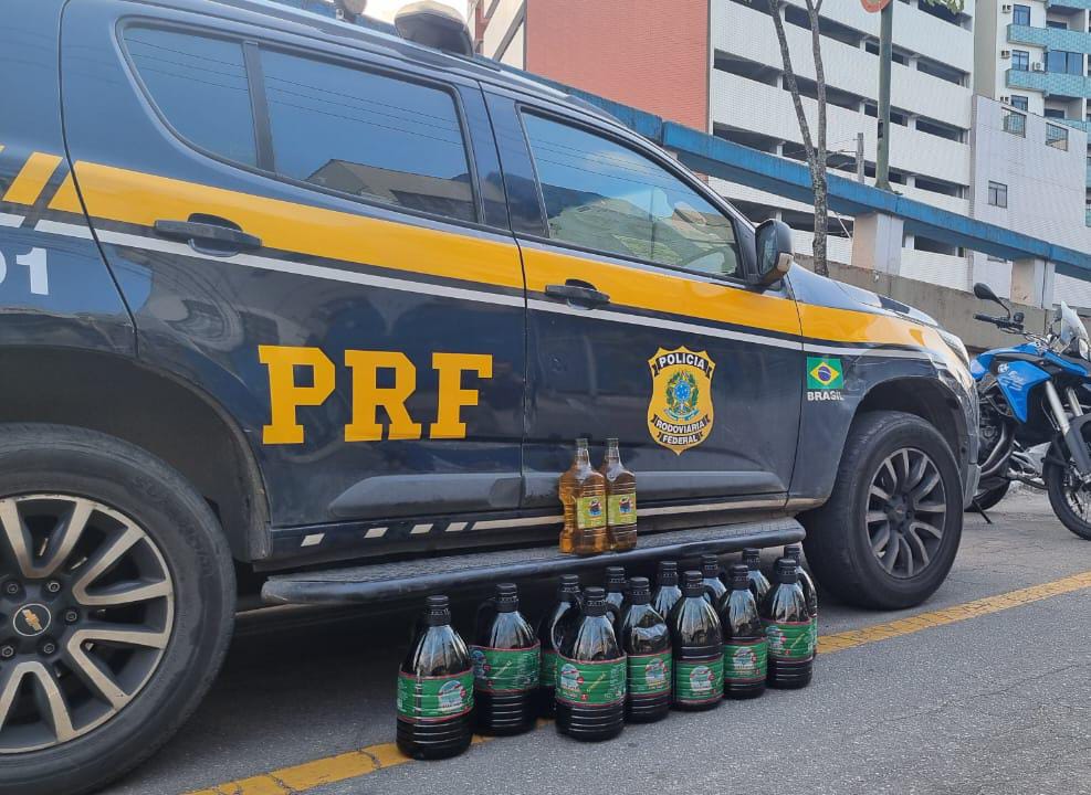 PRF flagra contrabando de azeite argentino proibido no Brasil na Dutra