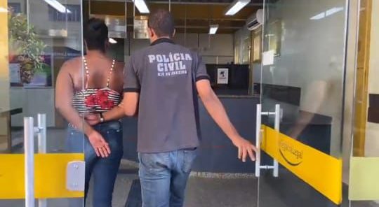Ex-traficante é presa em Barra do Piraí por agredir filhos e a mãe idosa