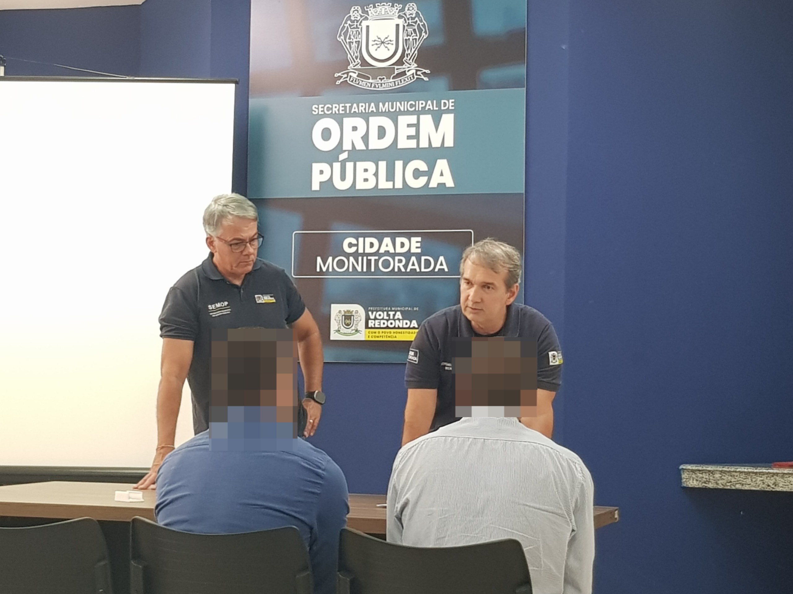 Estudante de Medicina flagrado depredando carro é identificado pela Ordem Pública de Volta Redonda