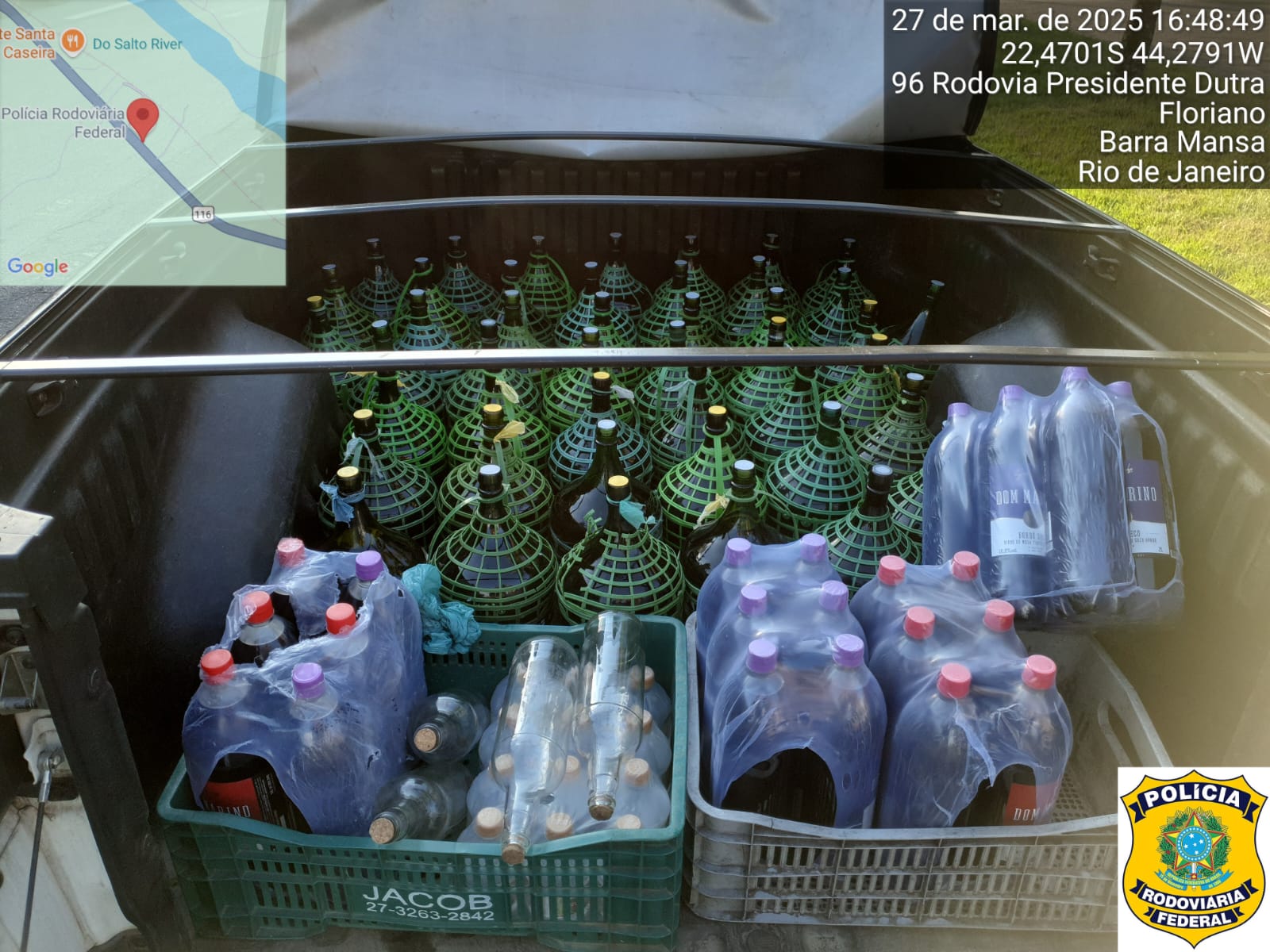 PRF apreende mais de 270 litros de bebida alcoólica sem nota fiscal em Barra Mansa
