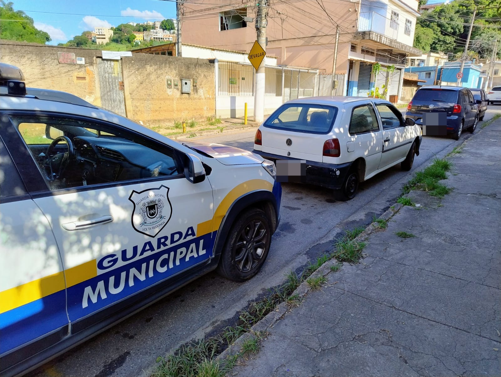 GMVR recupera carro furtado e remove moto sem placa das ruas