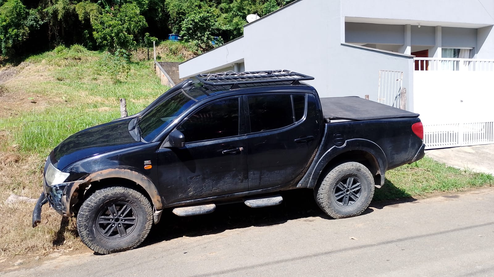 (VÍDEO) Motorista foge e GM localiza carro envolvido em acidente de trânsito em Volta Redonda