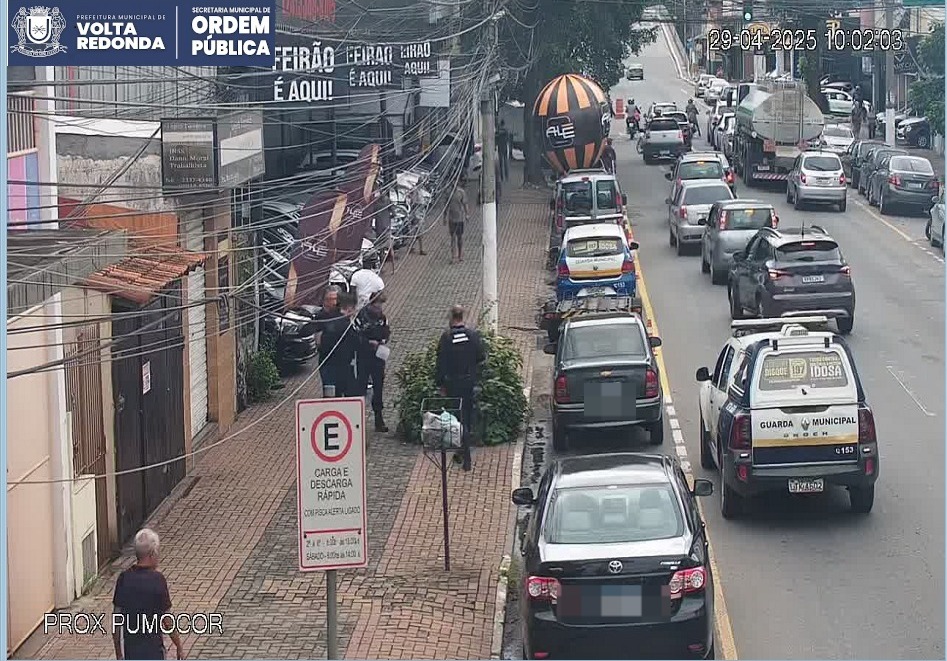 GMVR remove das ruas moto com suspeita de clonagem e carro furtado
