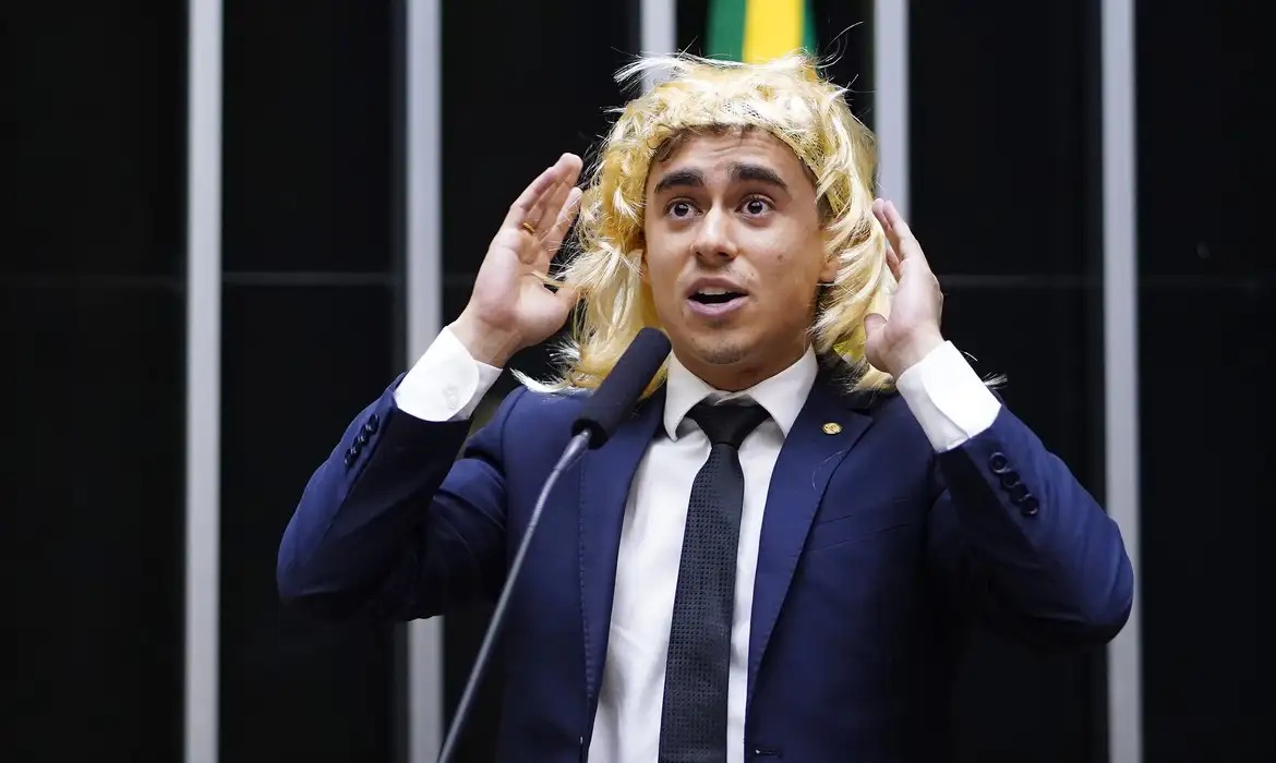 Justiça condena Nikolas por discurso transfóbico na Câmara