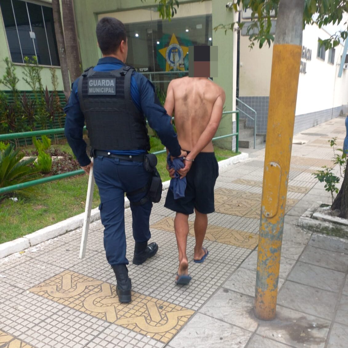 Homem é preso suspeito de invadir escola e depredar câmera de vigilância em Volta Redonda