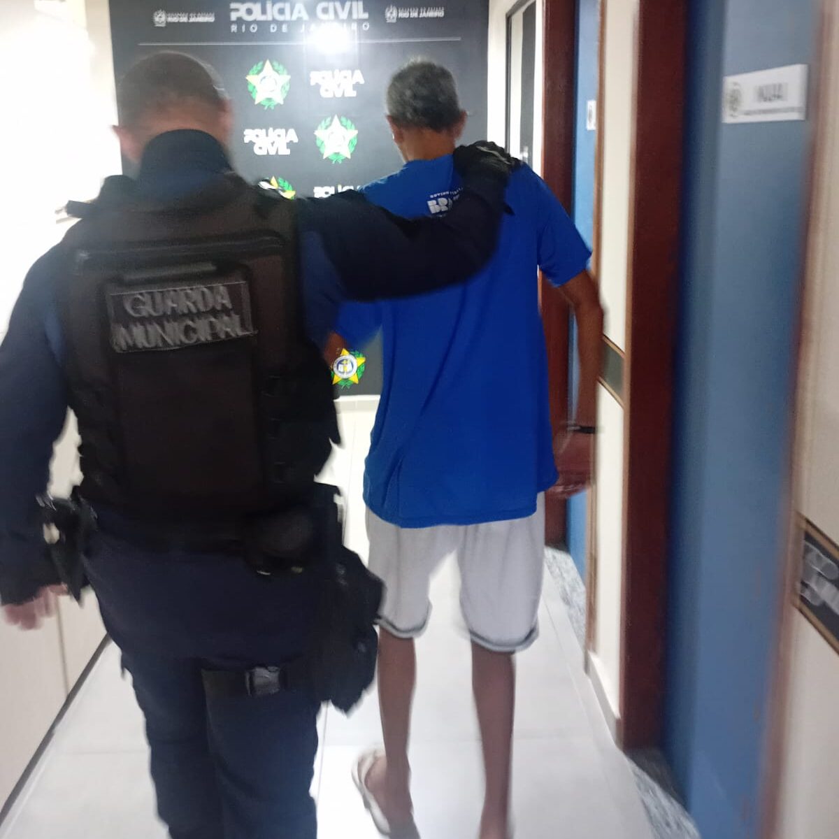 Confusão sobre duas rodas termina com fuga pelo telhado e prisão em Volta Redonda