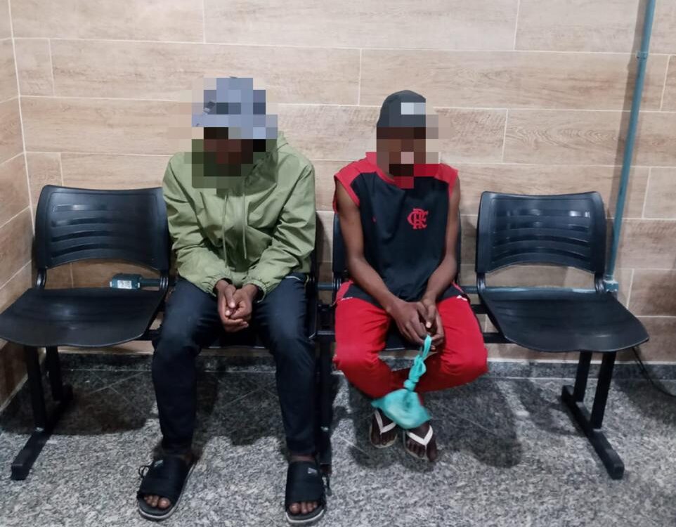 Após denúncia em grupo de WhatsApp, irmãos são detidos suspeitos de furtar celular em Volta Redonda