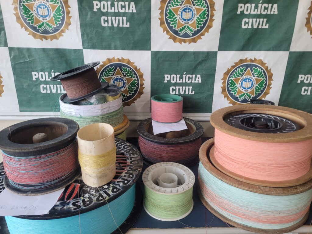 Dupla é presa por venda de linha chilena em Angra dos Reis