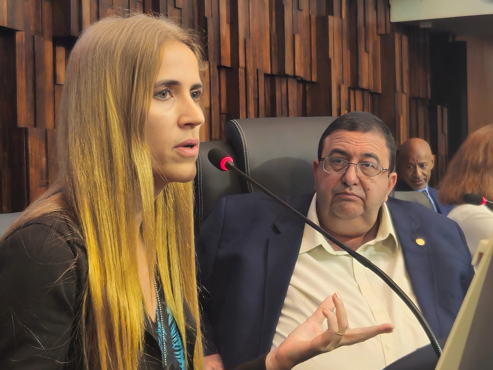 Deputado Munir Neto debate uso de telas para crianças e adolescentes em audiência pública na Alerj