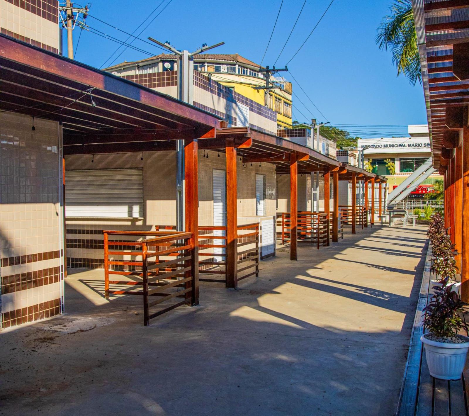 Prefeita Katia Miki entrega obras de revitalização dos quiosques do Largo da Feira