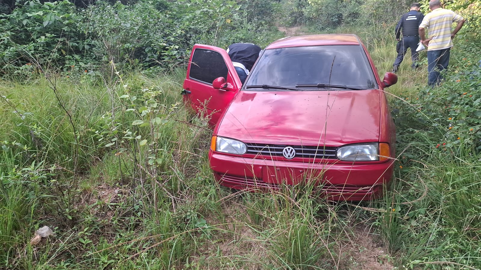 Carro furtado é recuperado em Volta Redonda após denúncia