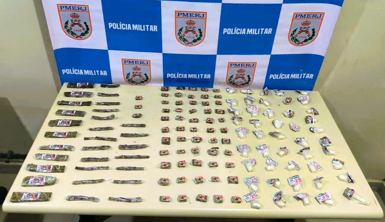 Polícia apreende drogas após denúncia anônima em conjunto habitacional de Valença