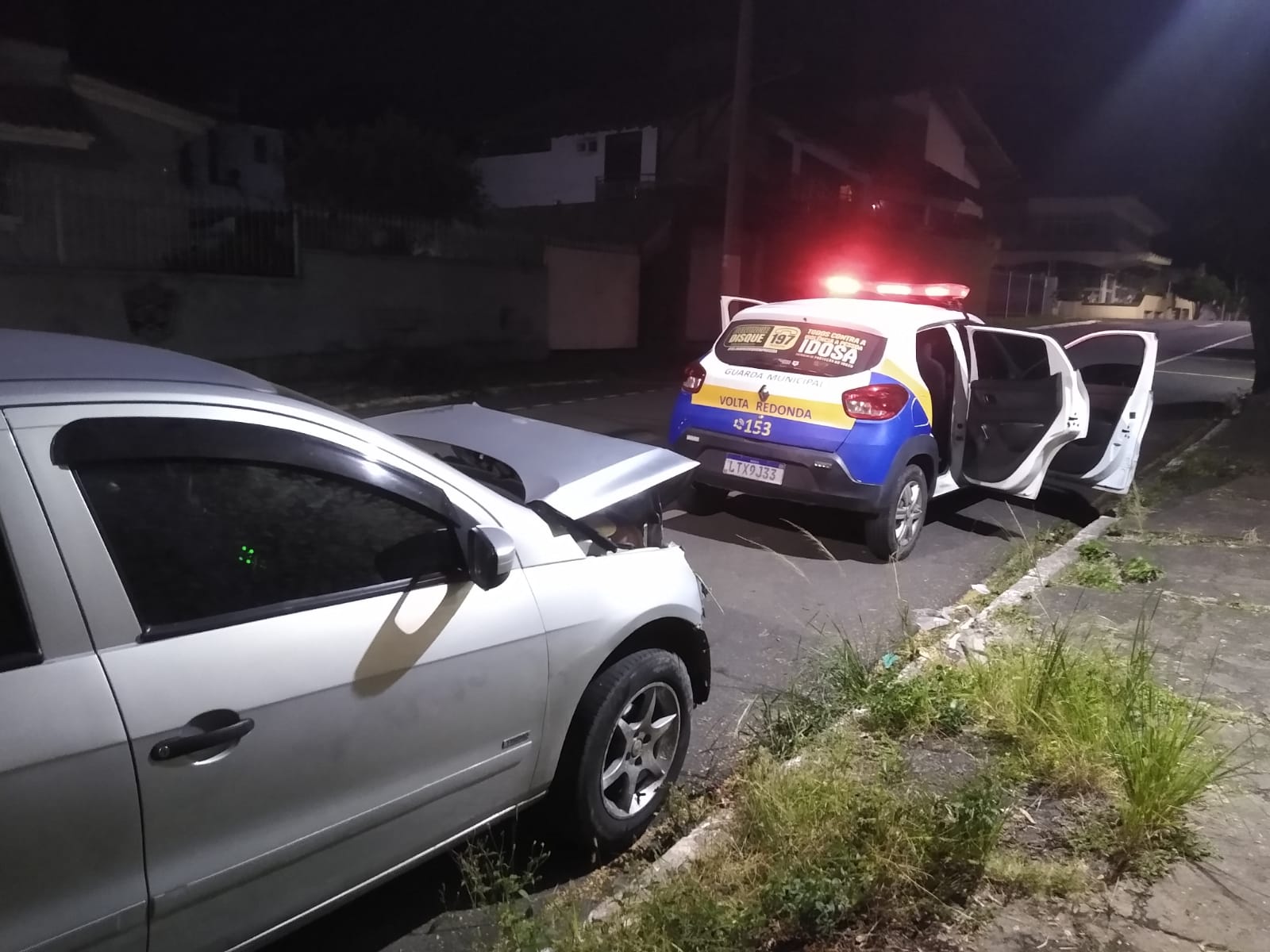 Motorista embriagado e sem CNH é preso em Volta Redonda após denúncia