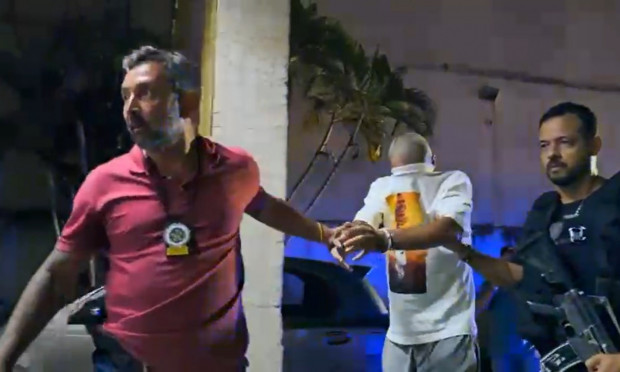 Homem é preso por torturar criança de 4 anos e obrigá-la a ingerir as próprias fezes