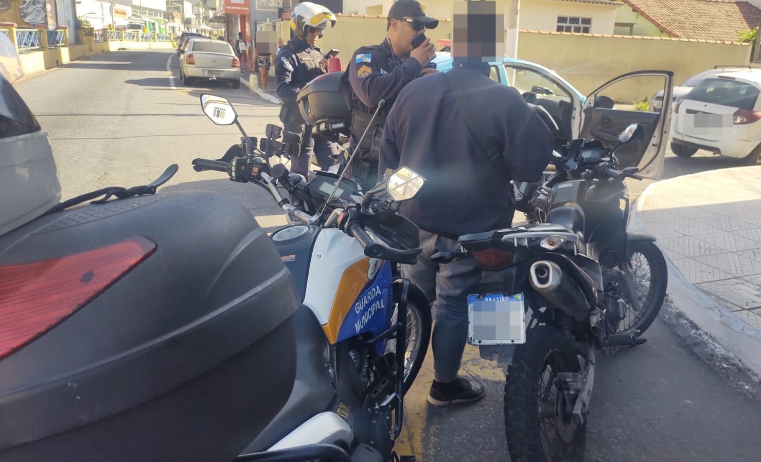 Câmeras flagram e homem é preso com moto clonada em ação integrada, em Volta Redonda