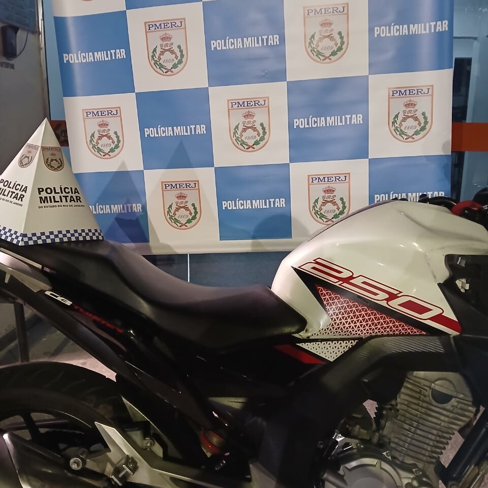 Adolescentes são detidos com moto furtada em Resende