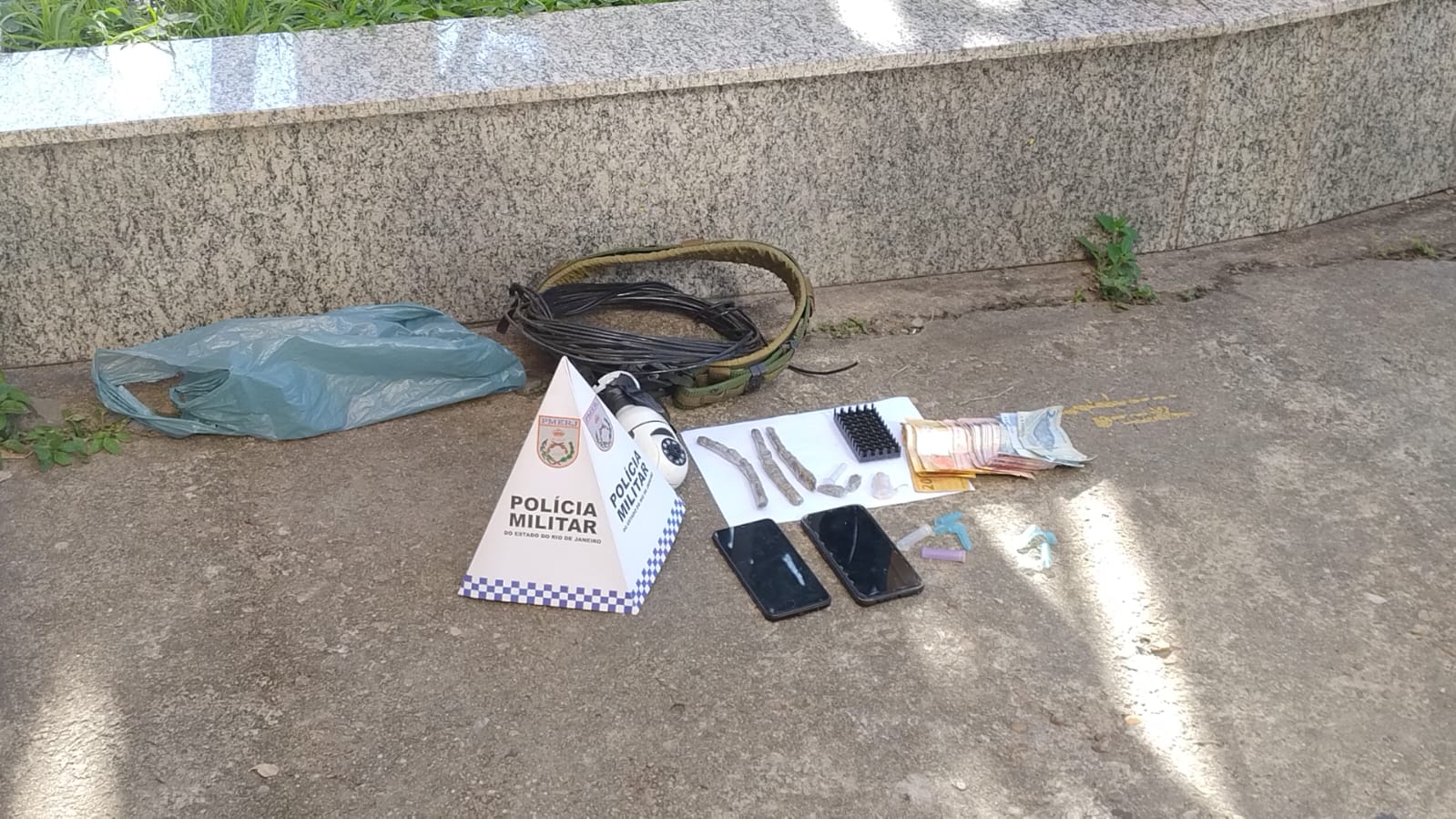 Polícia Militar prende três por tráfico de drogas em Porto Real