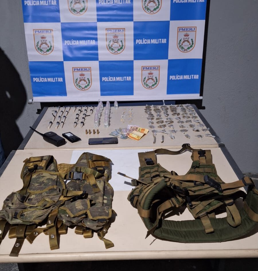 Tráfico de drogas: dupla é surpreendida pela PM em imóvel no bairro Coqueiros
