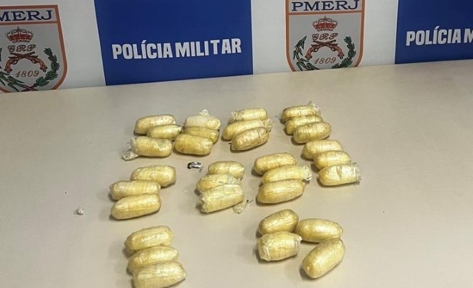 Homem em surto é preso por tráfico de drogas após depredar quarto de hotel em Barra Mansa