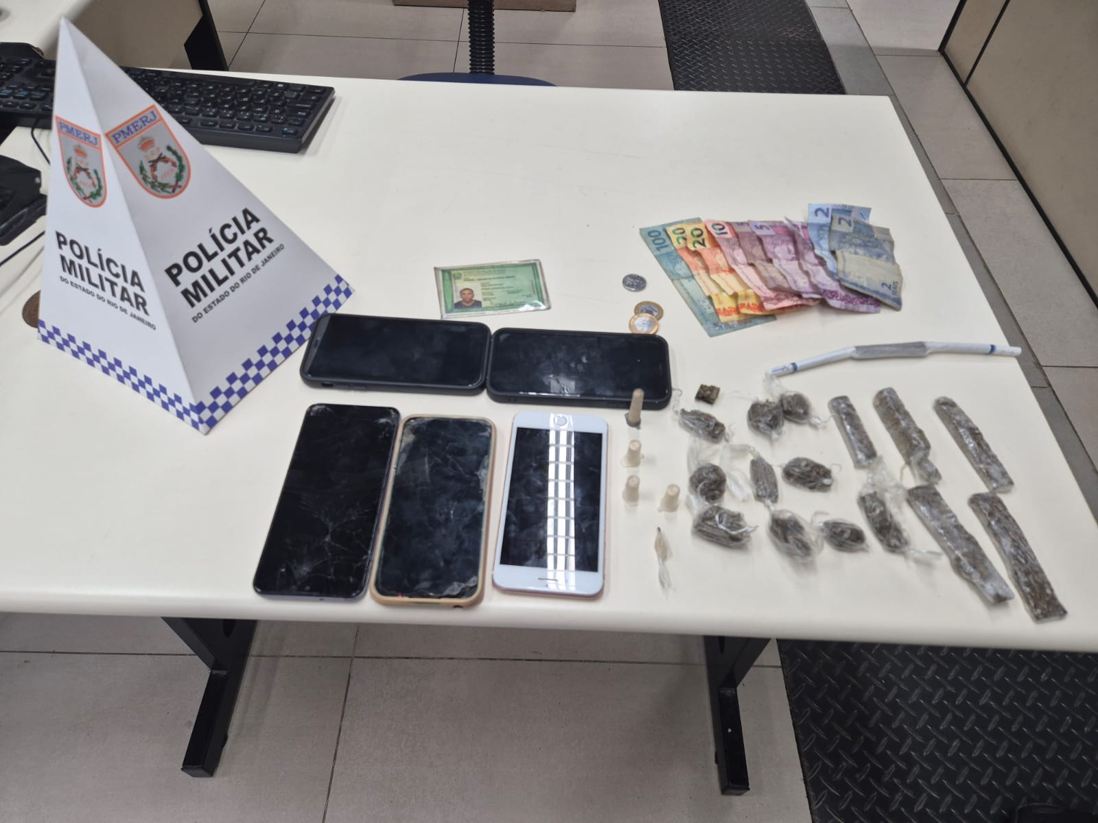 Dupla é detida por tráfico de drogas em Itatiaia durante operação integrada da PM e Polícia Civil