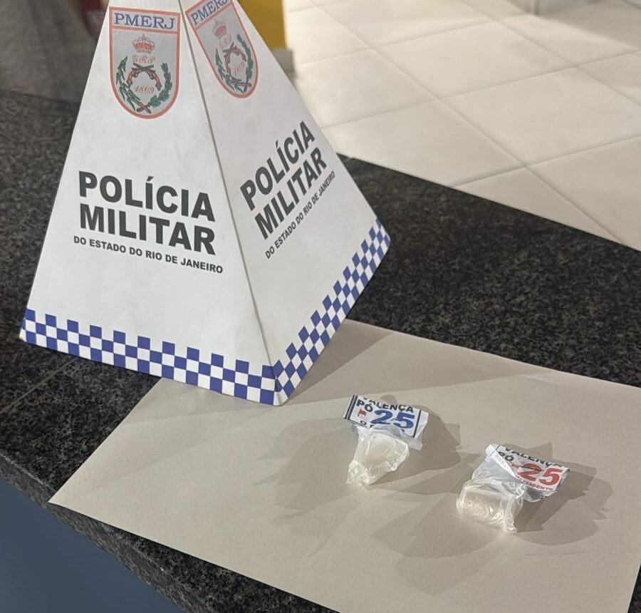 Adolescente foge e motorista é detido com drogas em Valença