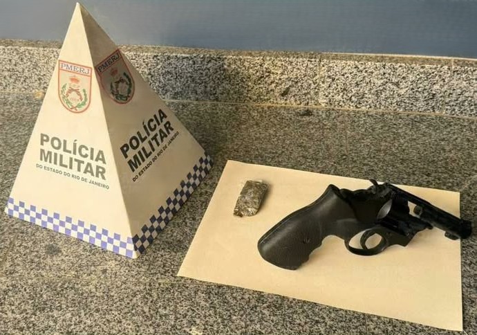 Adolescente foge da PM e abandona arma em apartamento em Valença