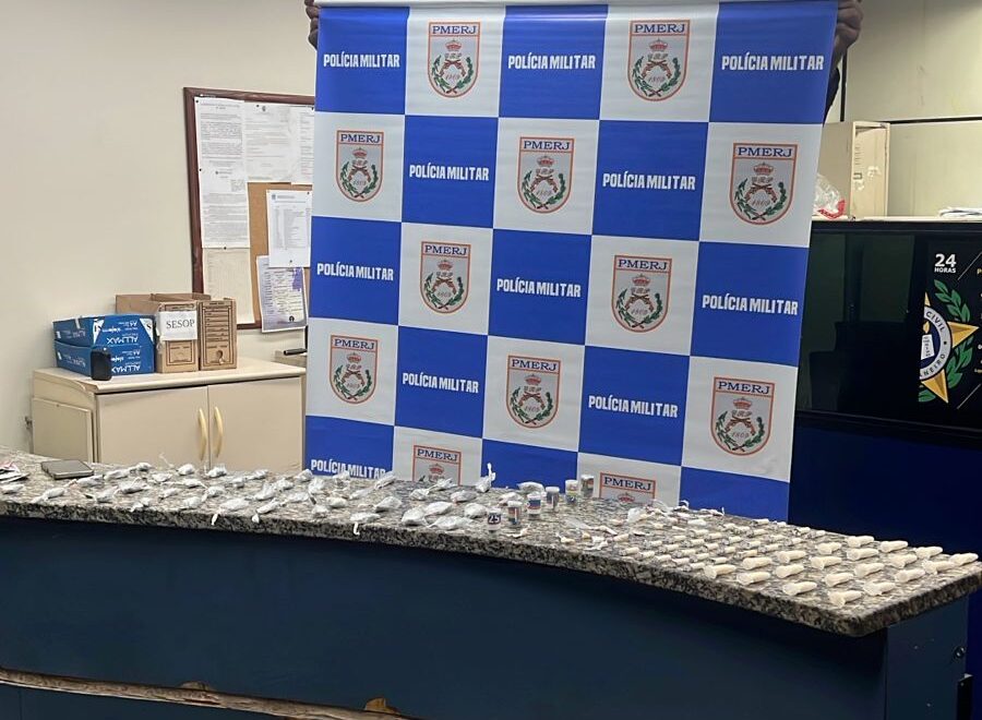 Barra Mansa: denúncias levam PM a apreensões de cocaína, crack e maconha em ações distintas