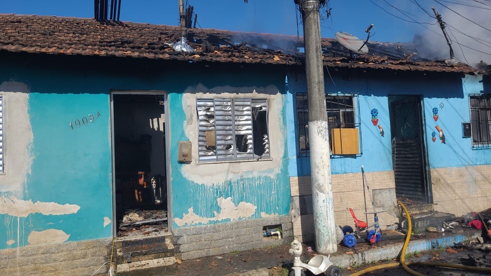 Incêndio atinge duas casas em Resende; dez pessoas ficam desabrigadas