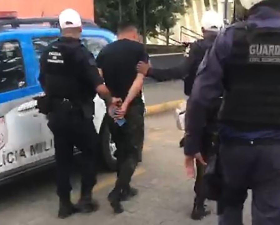 Motociclista é preso em Resende por tentar subornar agentes durante blitz