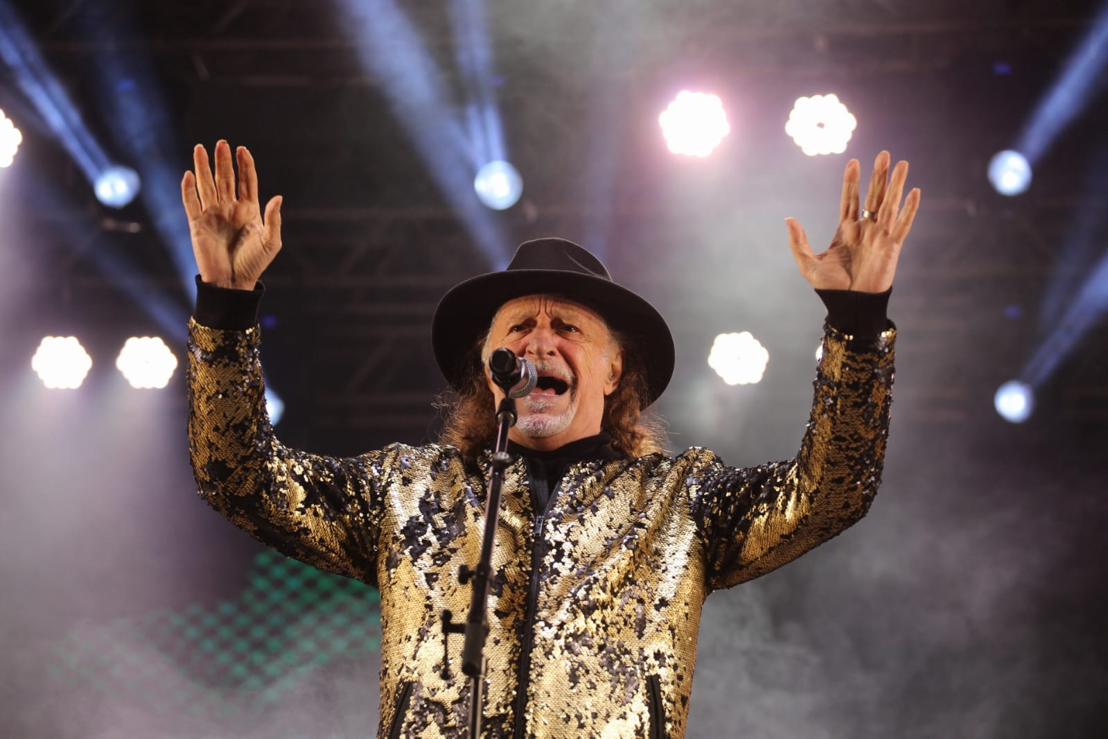 Volta Redonda: Show do Alceu Valença leva milhares de pessoas para a Praça Brasil