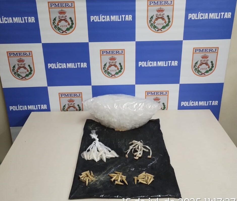 PM apreende drogas e material para endolação em Barra Mansa