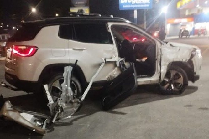 Colisão entre carro e ônibus deixa dois feridos na Rio-Santos em Angra dos Reis
