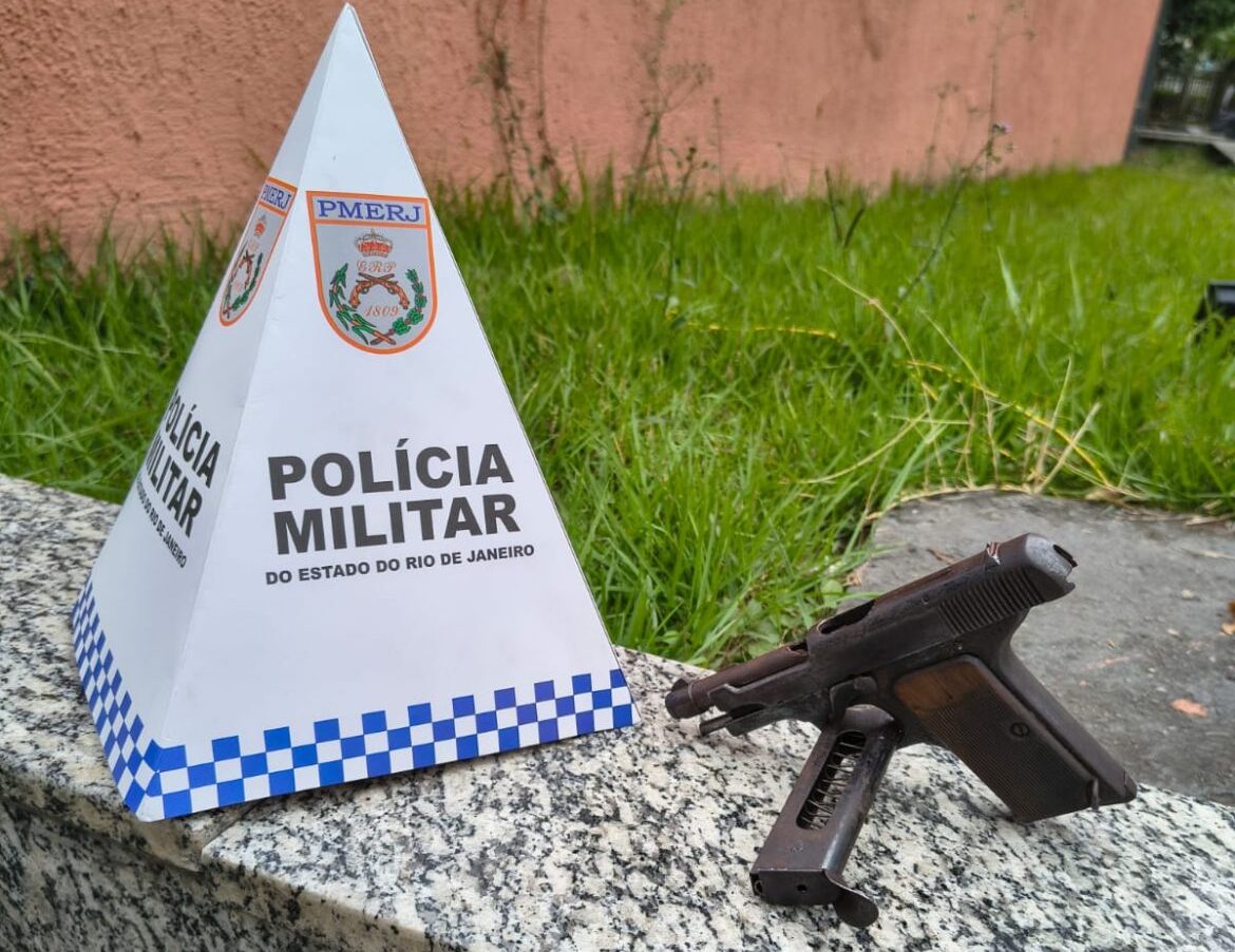 Polícia apreende arma em residência após denúncia anônima em Resende