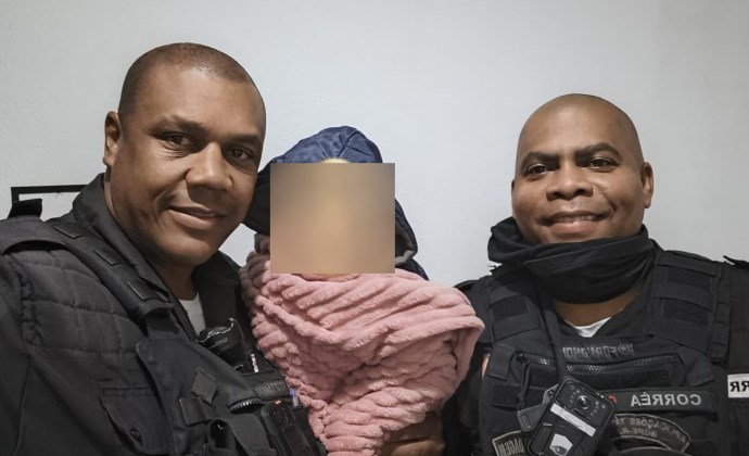 Bebê é resgatado após ser encontrado sozinho em apartamento em Barra do Piraí
