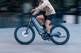 Patrulha Escolar de Quatis alerta alunos sobre utilização de bicicletas elétricas e ‘scooters’