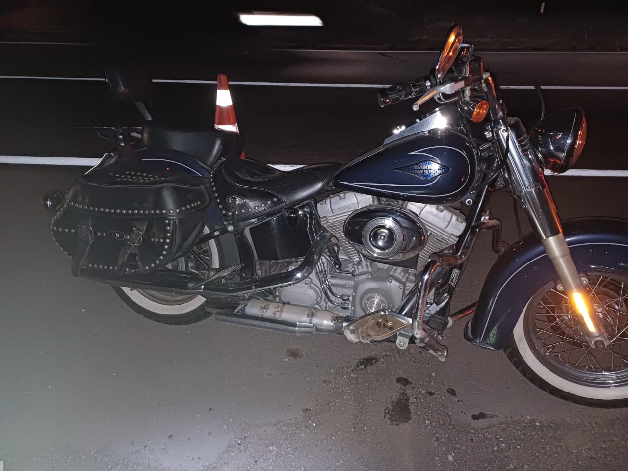 Casal fica ferido após queda de moto na Dutra em Resende