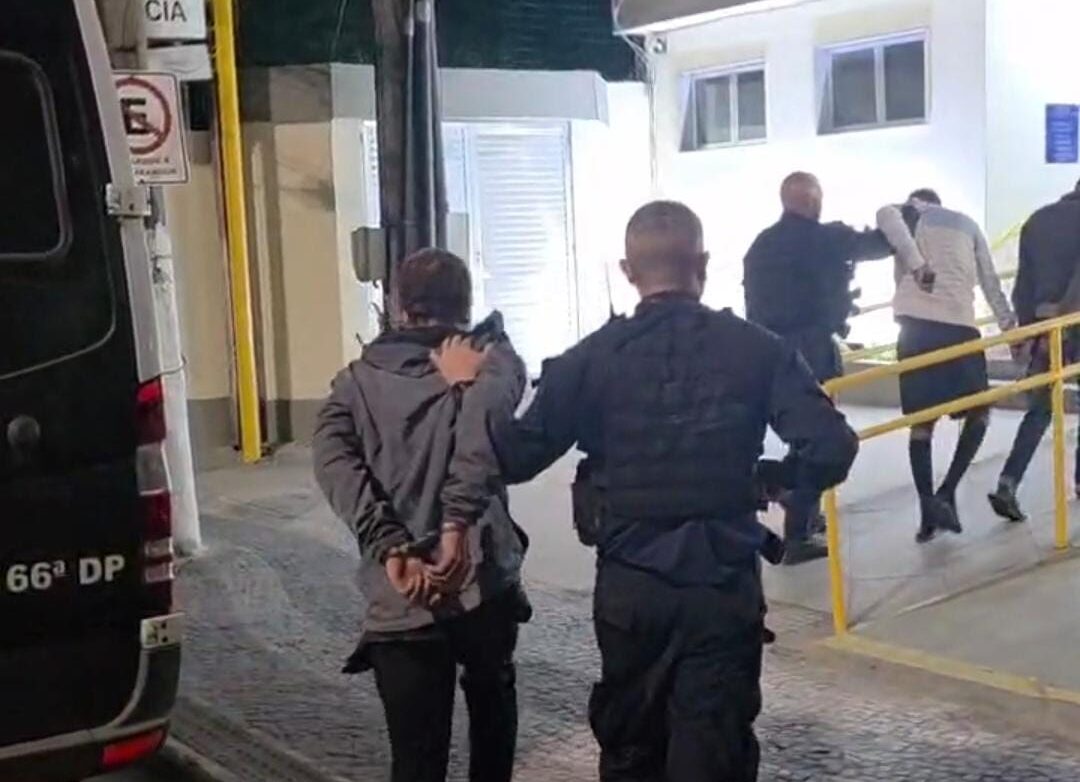 Polícia prende três suspeitos de tráfico durante operação em Angra dos Reis