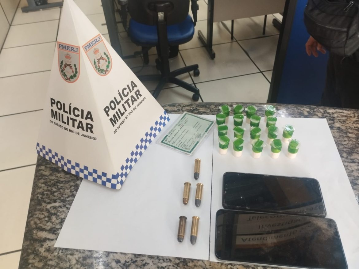 Adolescente é apreendido com drogas e munições em Quatis