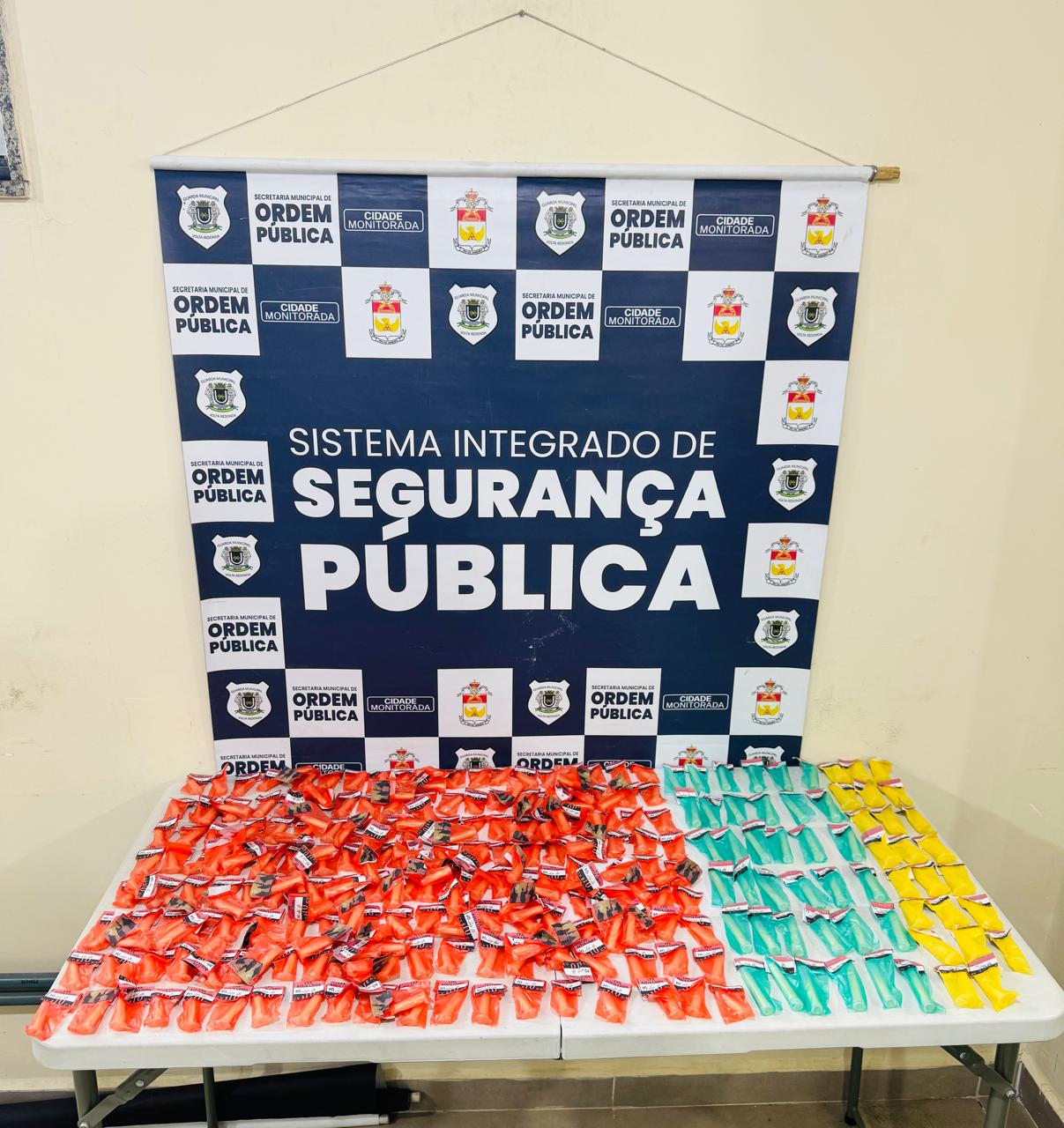 Grande quantidade de drogas é apreendida no bairro Água Limpa após denúncia