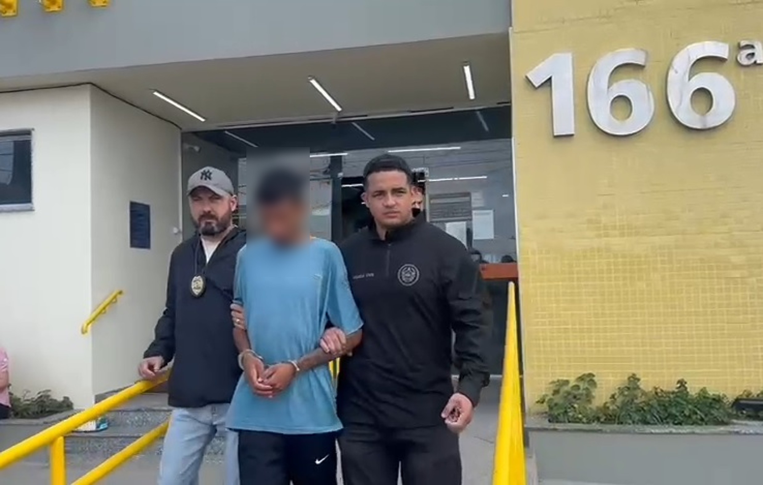 Polícia prende dois jovens e apreende adolescente em operação contra quadrilha de furtos de motos em Angra