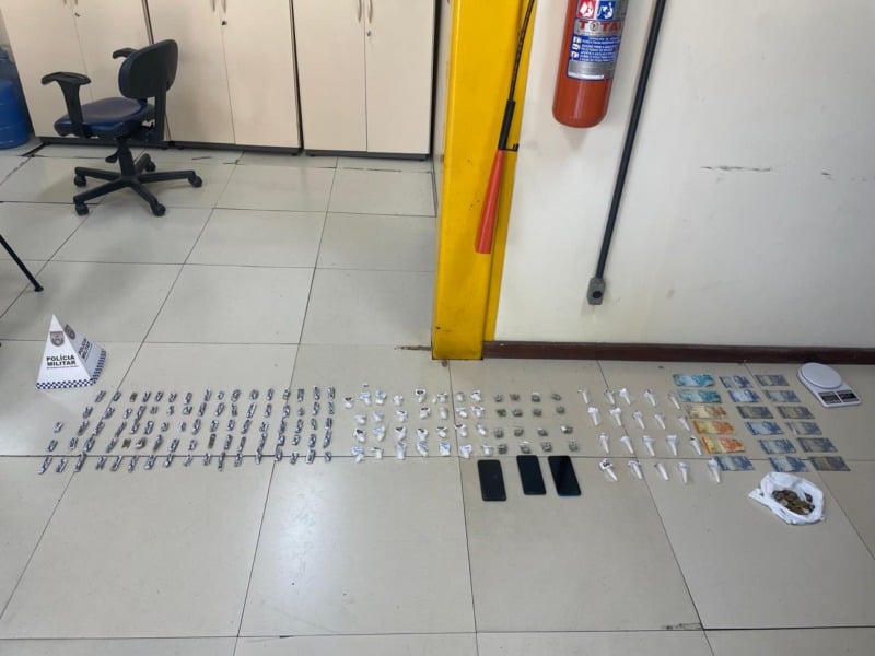 Mulher é presa com drogas em operação da PM em Rio das Flores
