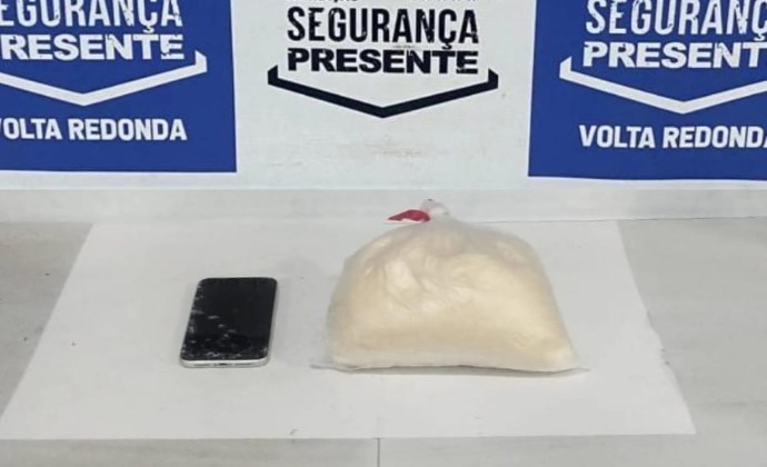 Polícia apreende 2 kg de pasta base de cocaína após perseguição em Volta Redonda