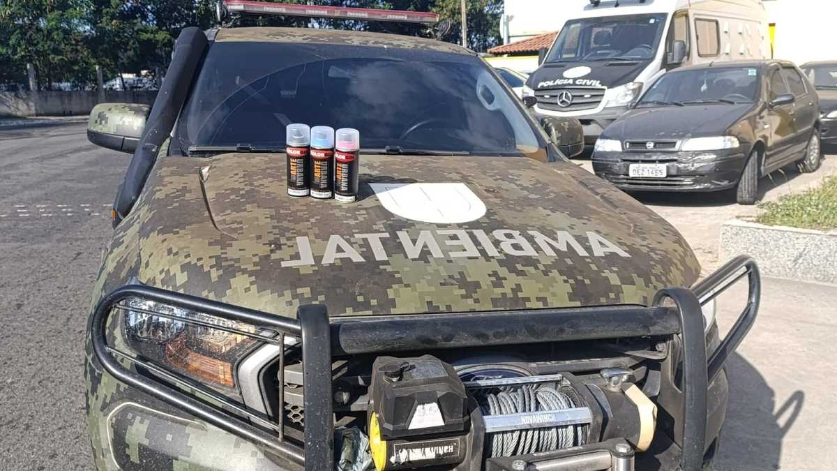 Guarda Ambiental de Barra Mansa prende homem pichando muro no bairro Barbará