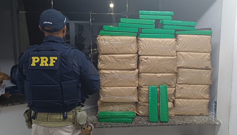 PRF apreende mais de 180 quilos de maconha em Resende