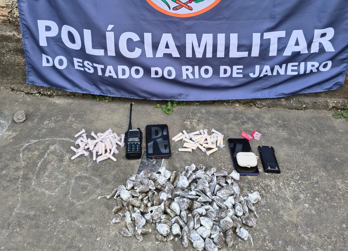 Polícia Militar prende dupla por tráfico de drogas em Resende