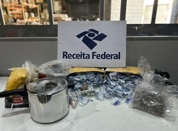 Receita Federal apreende drogas escondidas em transportadora que iriam para Volta Redonda e Resende